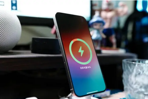 新吴苹果15换屏服务分享用什么充电器给iPhone15充电更好 